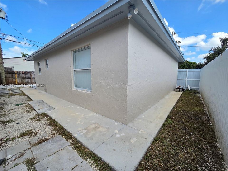 For Rent: $2,800 (2 beds, 2 baths, 928 Square Feet)
