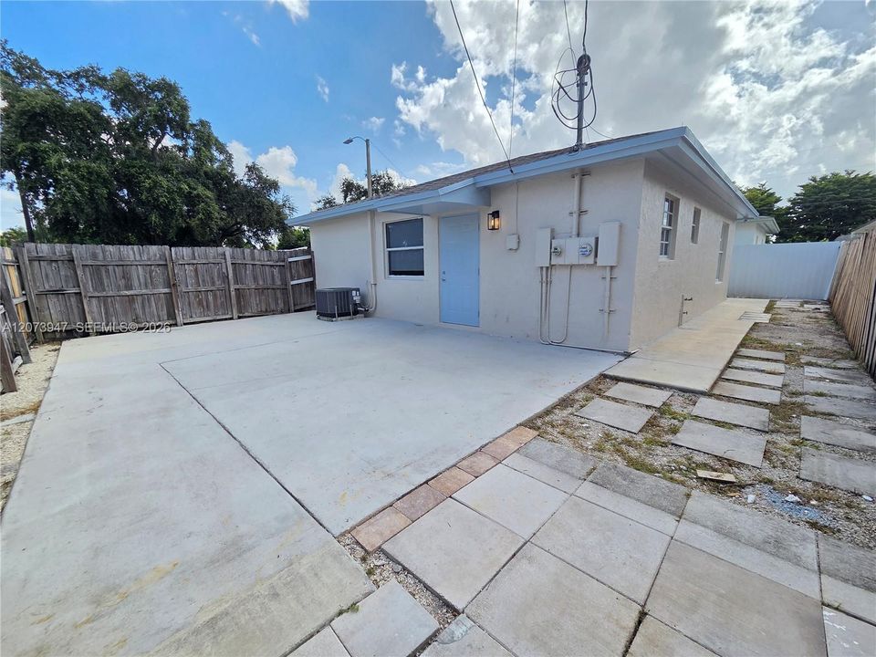 For Rent: $2,800 (2 beds, 2 baths, 928 Square Feet)