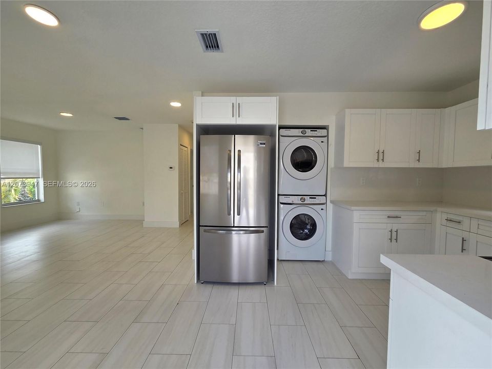 For Rent: $2,800 (2 beds, 2 baths, 928 Square Feet)