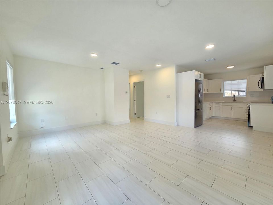 For Rent: $2,800 (2 beds, 2 baths, 928 Square Feet)
