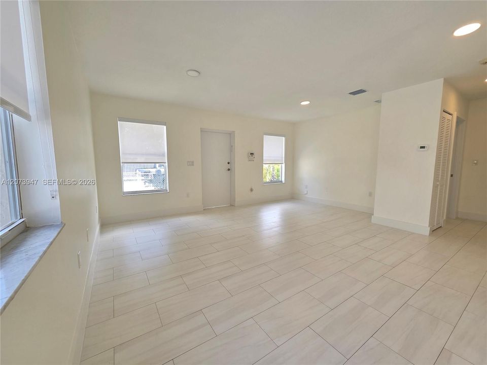 For Rent: $2,800 (2 beds, 2 baths, 928 Square Feet)