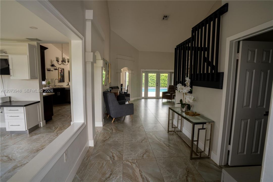 En Venta: $890,000 (4 camas, 2 baños, 2221 Pies cuadrados)