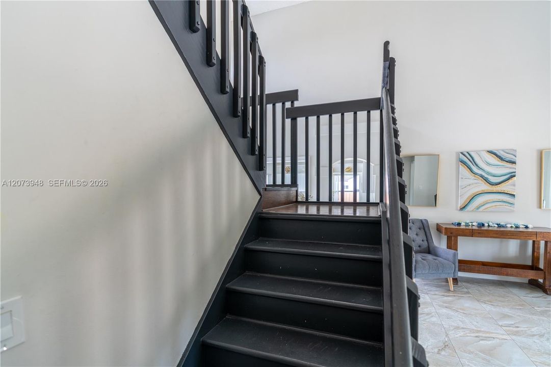 En Venta: $890,000 (4 camas, 2 baños, 2221 Pies cuadrados)