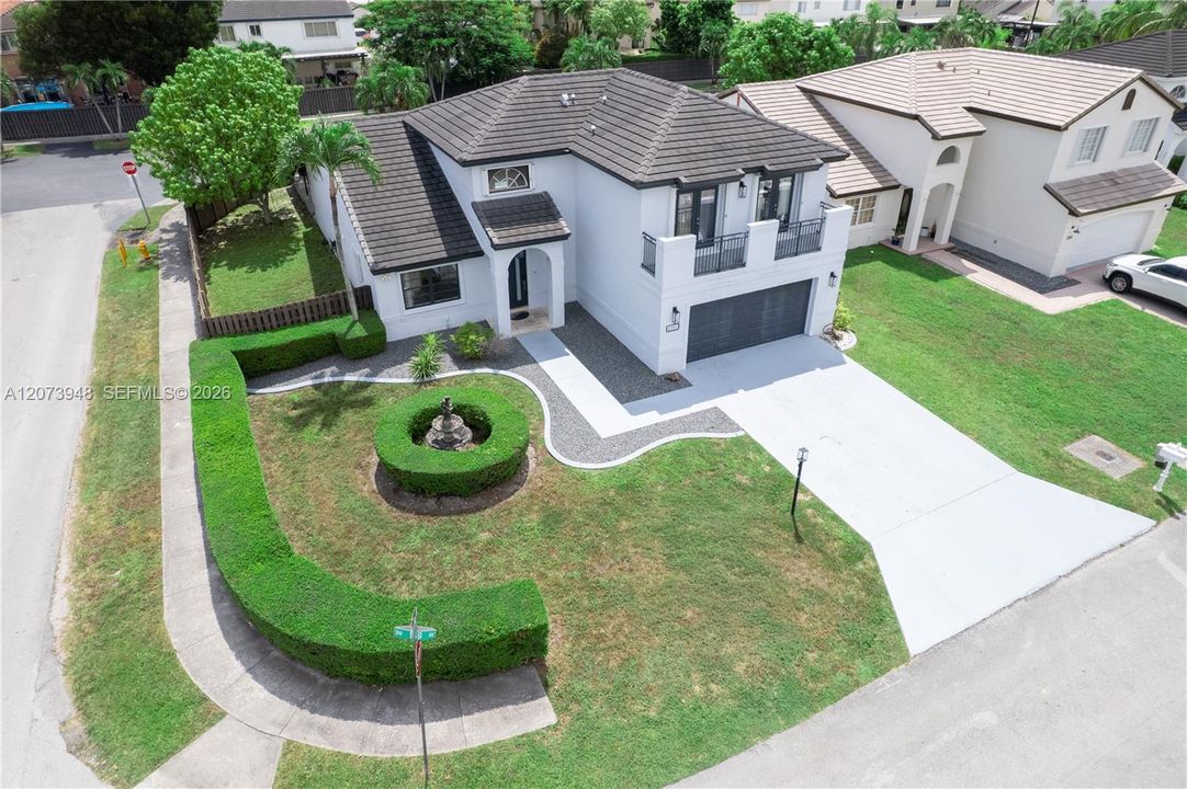 En Venta: $890,000 (4 camas, 2 baños, 2221 Pies cuadrados)