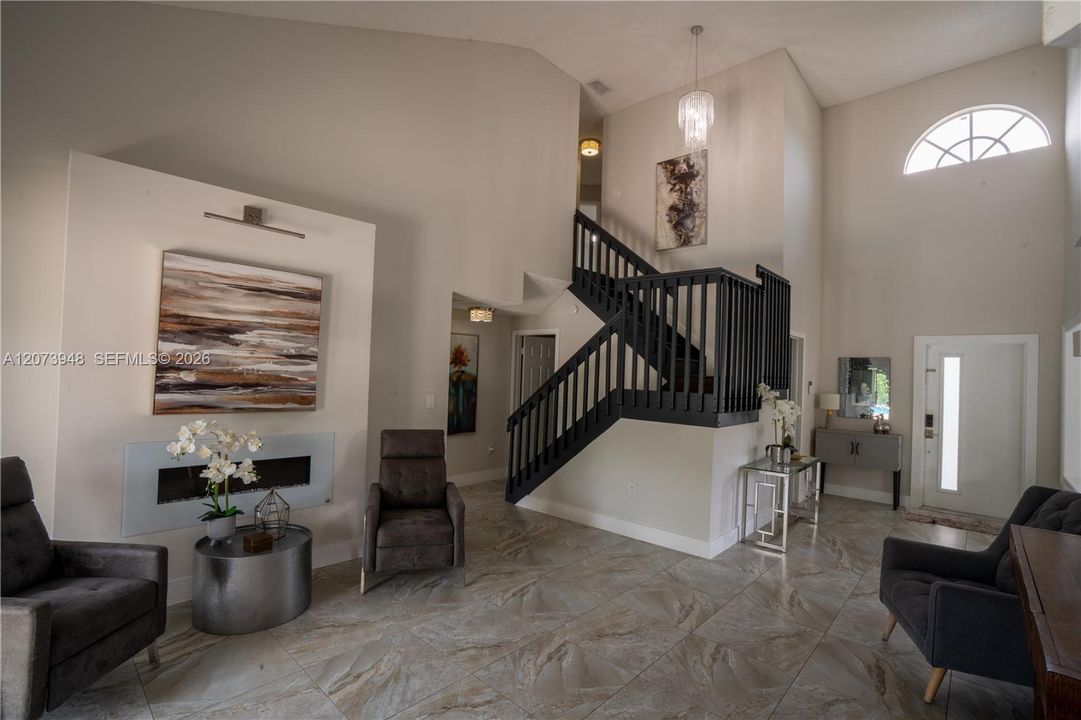 En Venta: $890,000 (4 camas, 2 baños, 2221 Pies cuadrados)