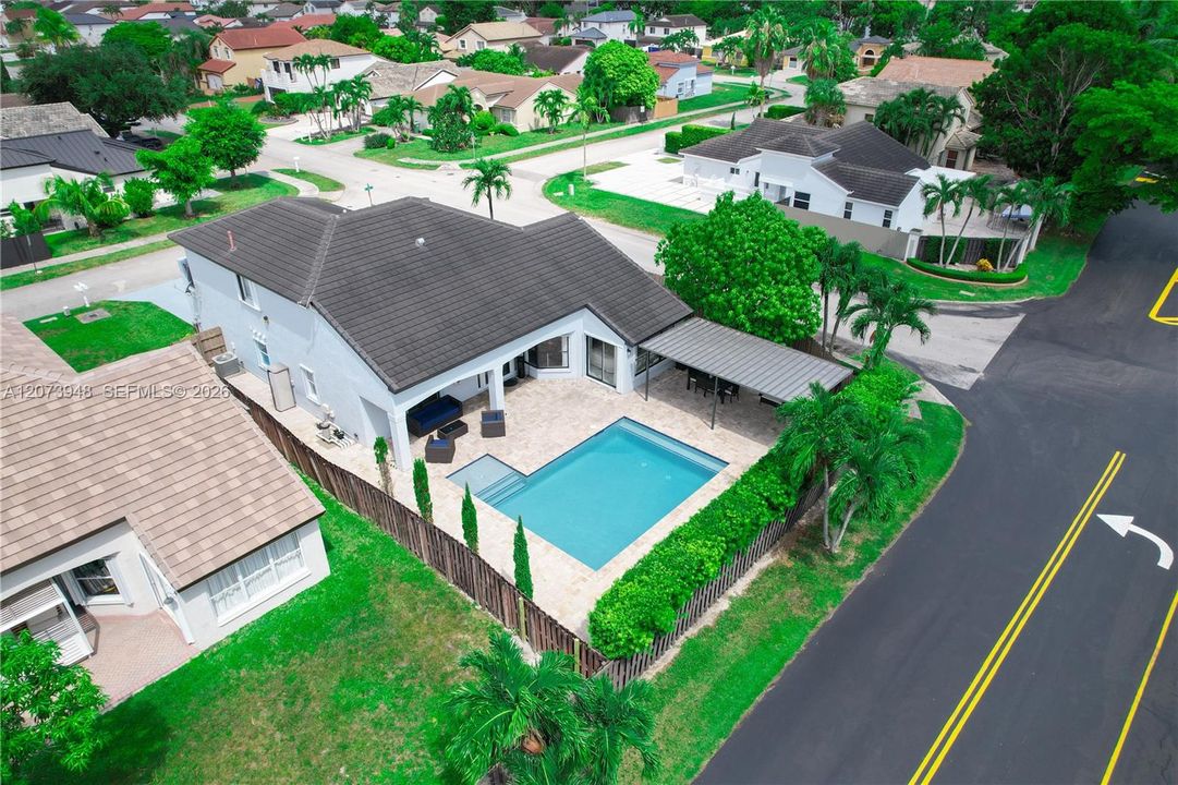 En Venta: $890,000 (4 camas, 2 baños, 2221 Pies cuadrados)