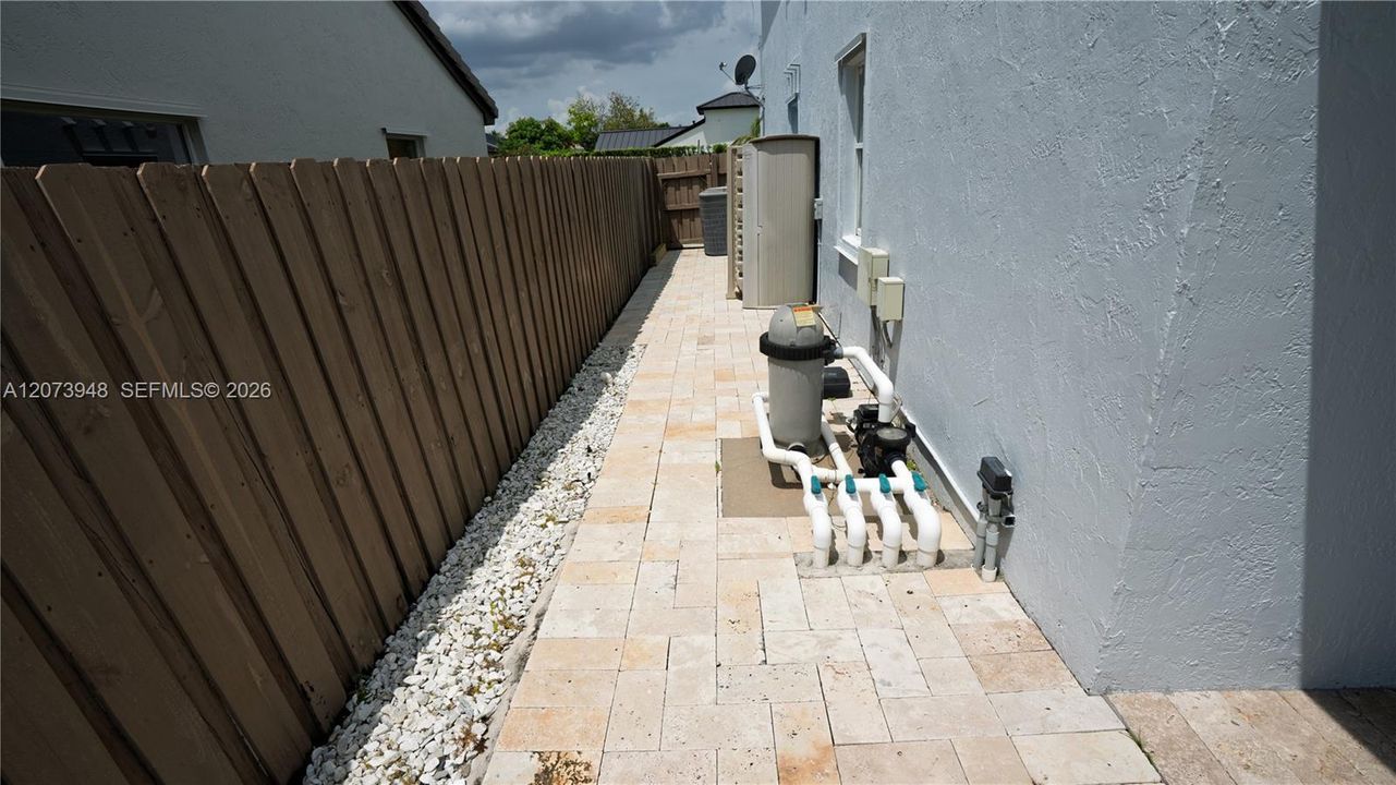 En Venta: $890,000 (4 camas, 2 baños, 2221 Pies cuadrados)