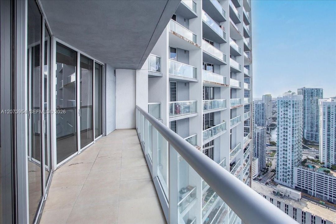 For Rent: $3,750 (1 beds, 1 baths, 816 Square Feet)
