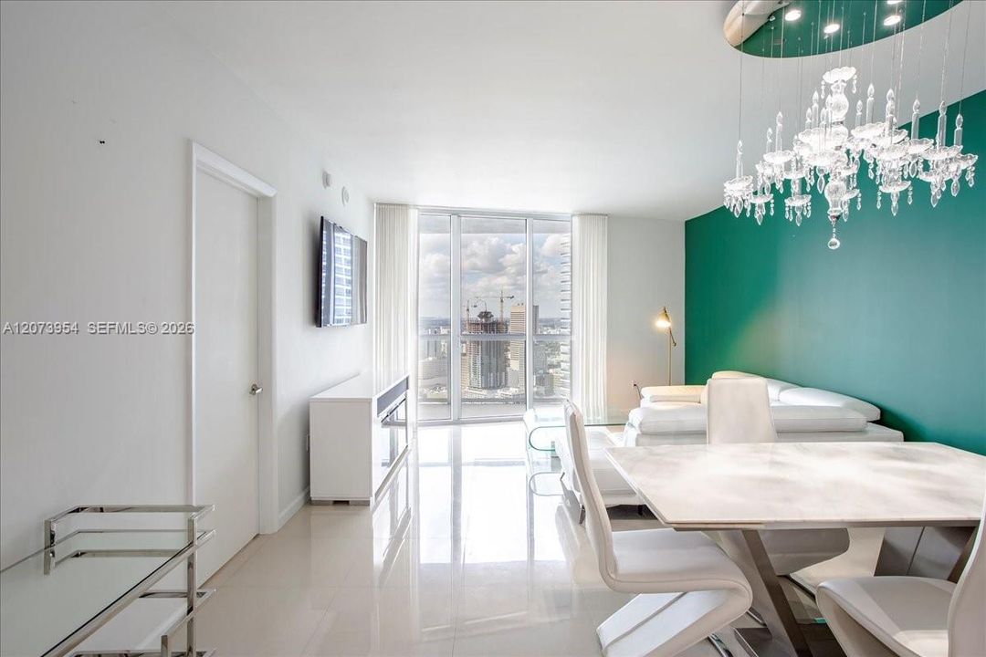 For Rent: $3,750 (1 beds, 1 baths, 816 Square Feet)