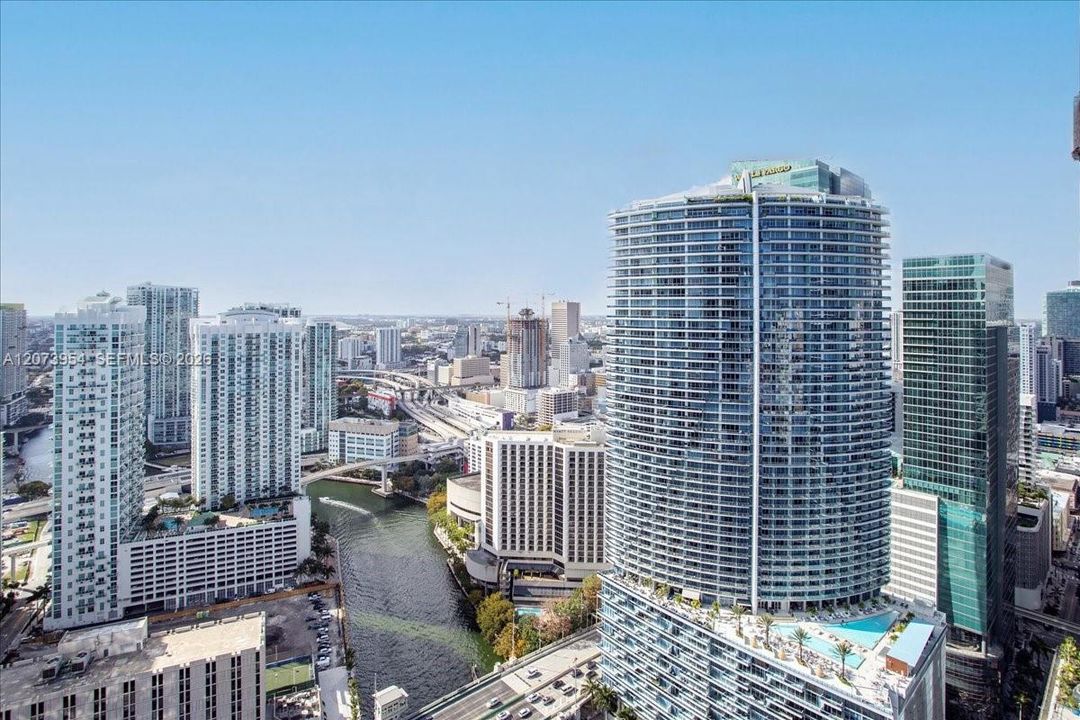 For Rent: $3,750 (1 beds, 1 baths, 816 Square Feet)