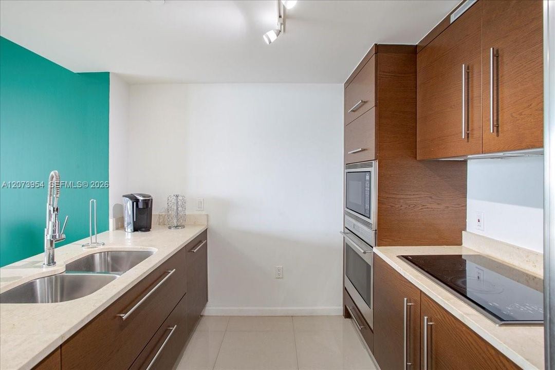 For Rent: $3,750 (1 beds, 1 baths, 816 Square Feet)