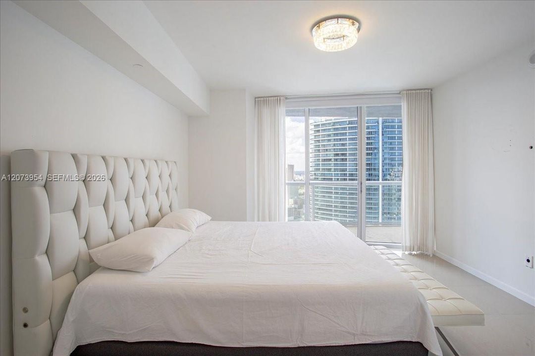 For Rent: $3,750 (1 beds, 1 baths, 816 Square Feet)