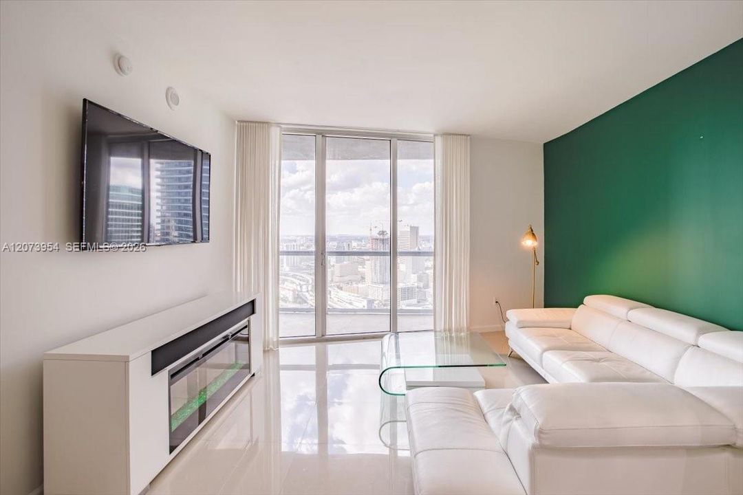 For Rent: $3,750 (1 beds, 1 baths, 816 Square Feet)