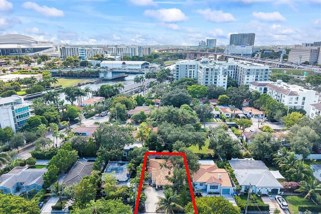 En Venta: $1,000,000 (3 camas, 2 baños, 1385 Pies cuadrados)