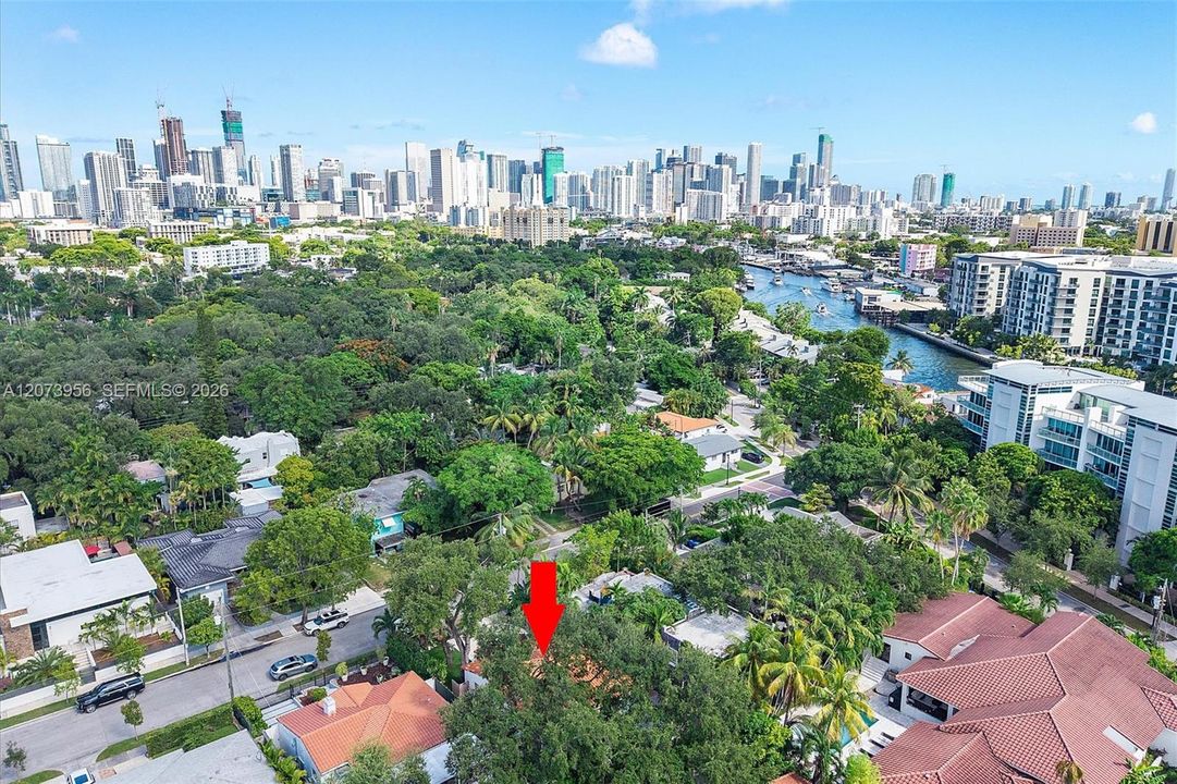 En Venta: $1,000,000 (3 camas, 2 baños, 1385 Pies cuadrados)