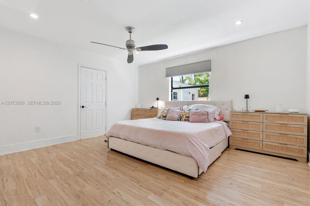 En Venta: $1,000,000 (3 camas, 2 baños, 1385 Pies cuadrados)
