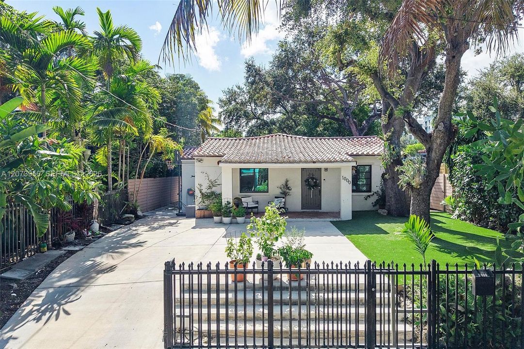 En Venta: $1,000,000 (3 camas, 2 baños, 1385 Pies cuadrados)