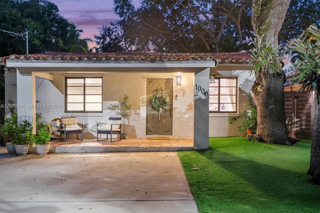 En Venta: $1,000,000 (3 camas, 2 baños, 1385 Pies cuadrados)