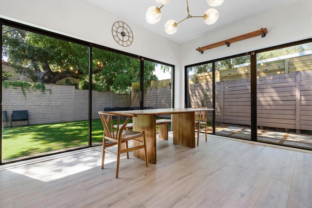 En Venta: $1,000,000 (3 camas, 2 baños, 1385 Pies cuadrados)