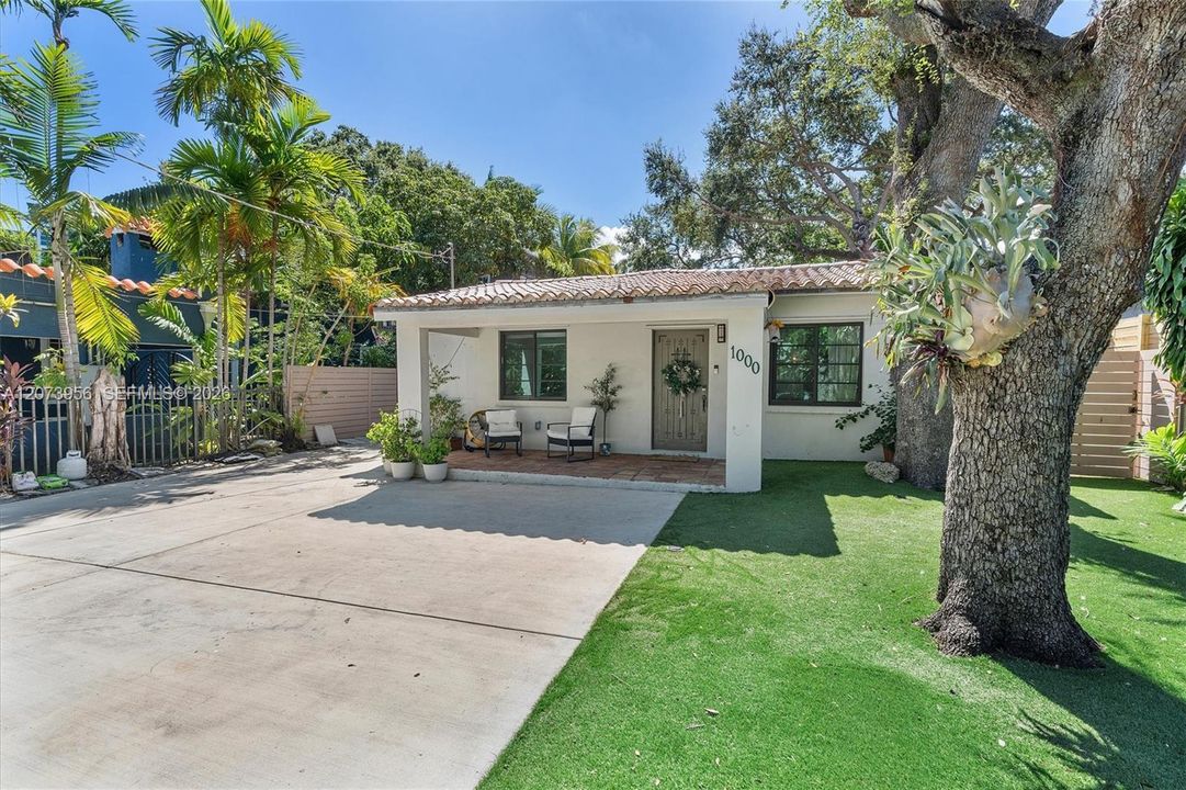 En Venta: $1,000,000 (3 camas, 2 baños, 1385 Pies cuadrados)