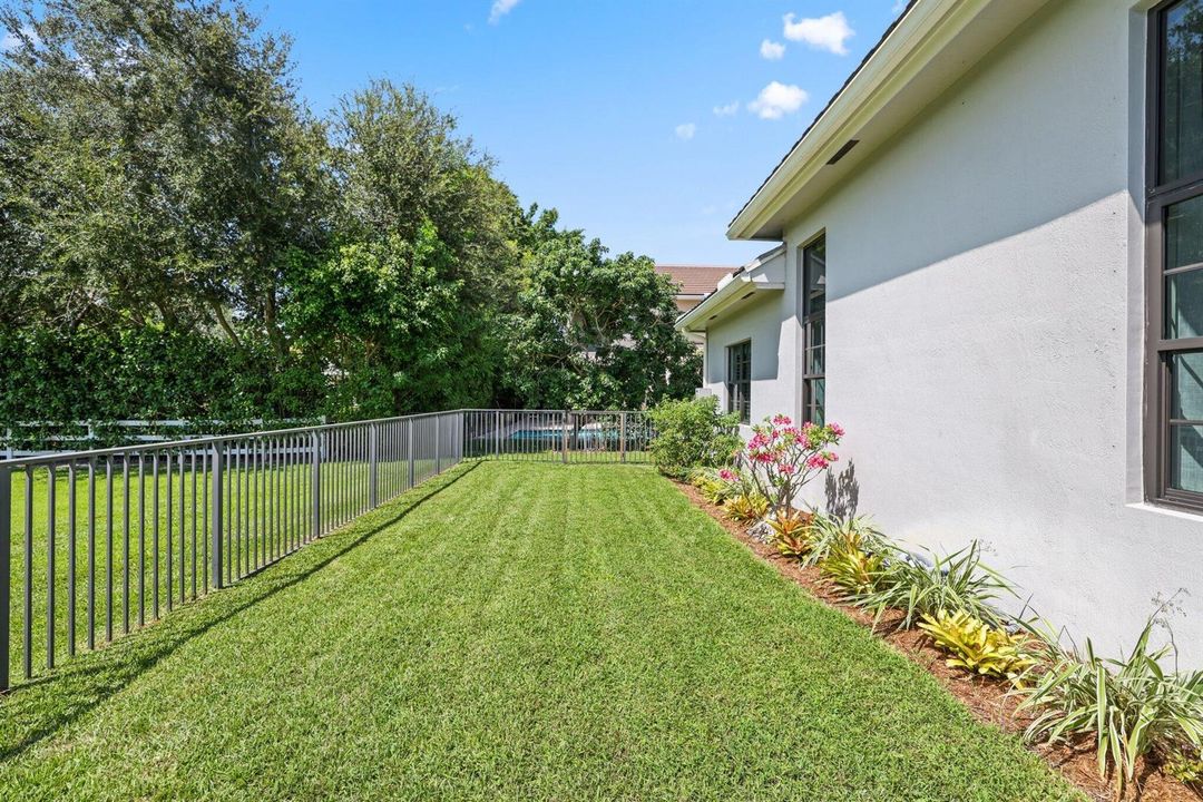 8977 Stone Pier Drive - 36.jpg-SMALL