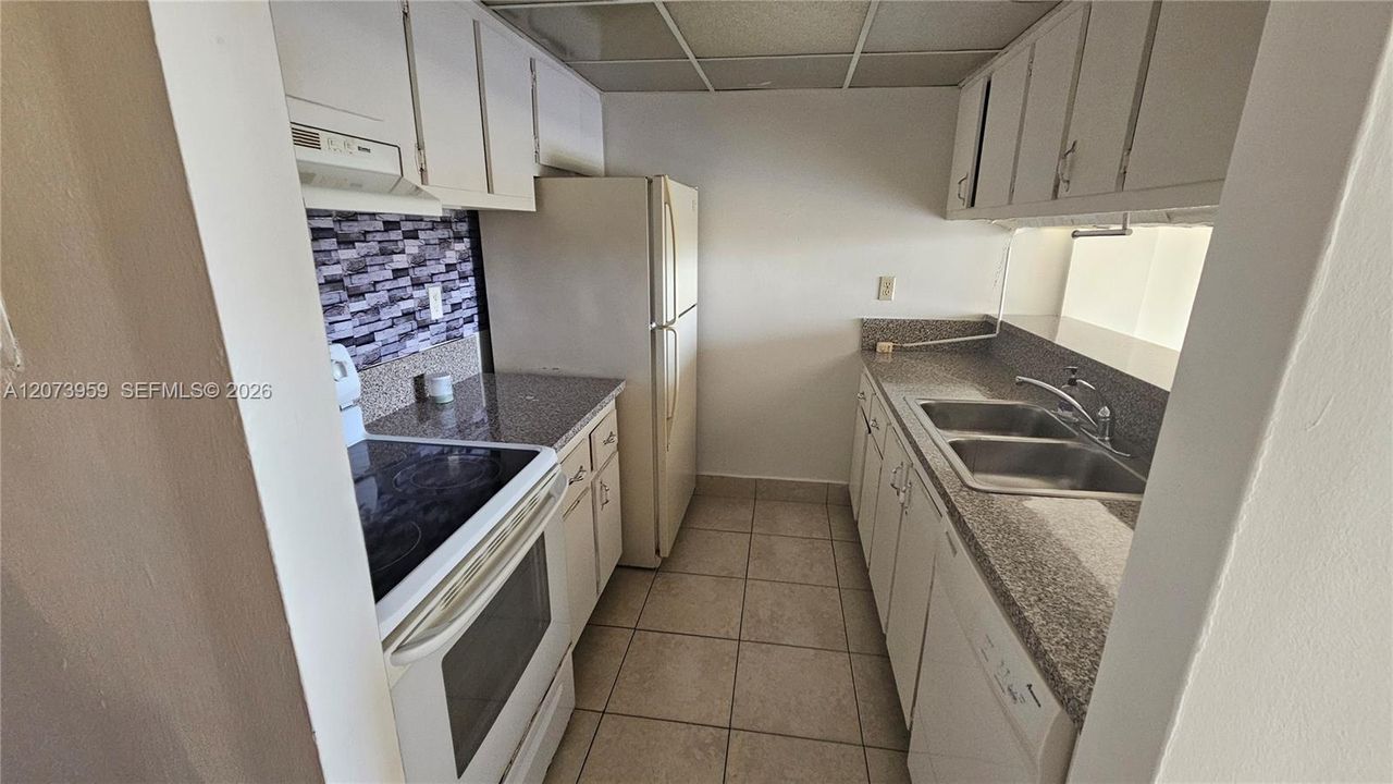 For Rent: $2,100 (2 beds, 2 baths, 866 Square Feet)