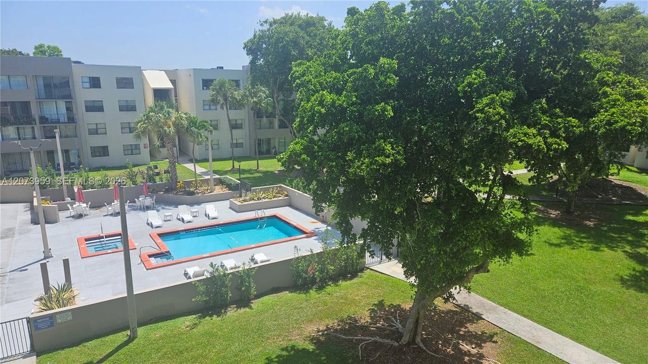 For Rent: $2,100 (2 beds, 2 baths, 866 Square Feet)