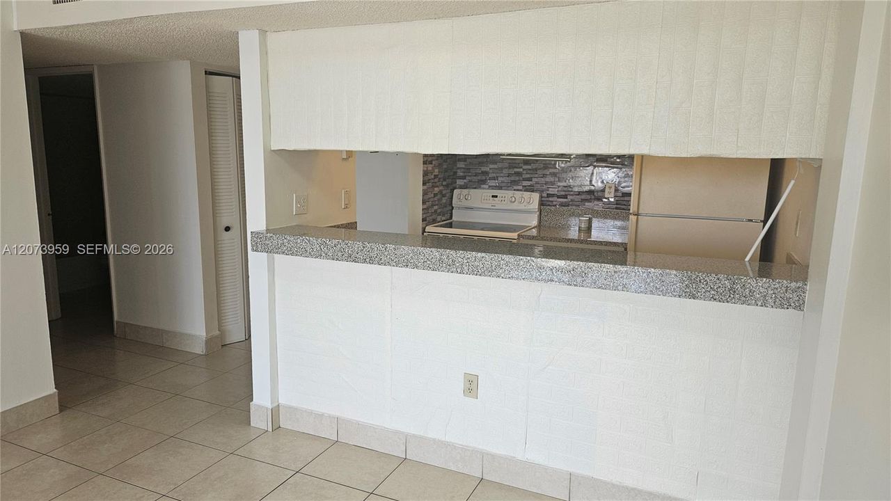 For Rent: $2,100 (2 beds, 2 baths, 866 Square Feet)