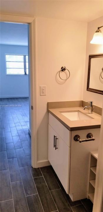 For Sale: $173,950 (1 beds, 1 baths, 740 Square Feet)