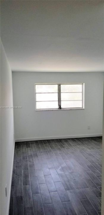 For Sale: $173,950 (1 beds, 1 baths, 740 Square Feet)