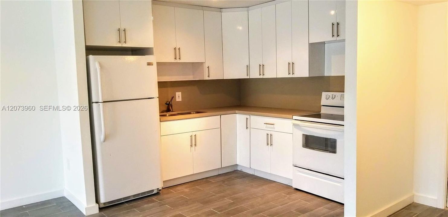 For Sale: $173,950 (1 beds, 1 baths, 740 Square Feet)