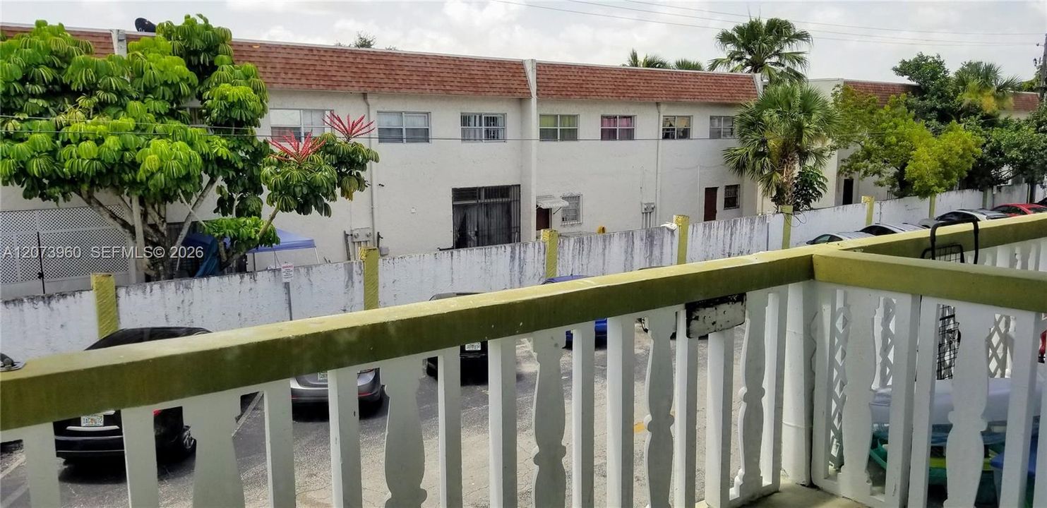 For Sale: $173,950 (1 beds, 1 baths, 740 Square Feet)