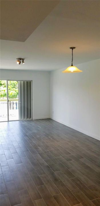 For Sale: $173,950 (1 beds, 1 baths, 740 Square Feet)