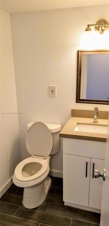 For Sale: $173,950 (1 beds, 1 baths, 740 Square Feet)