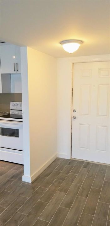 For Sale: $173,950 (1 beds, 1 baths, 740 Square Feet)