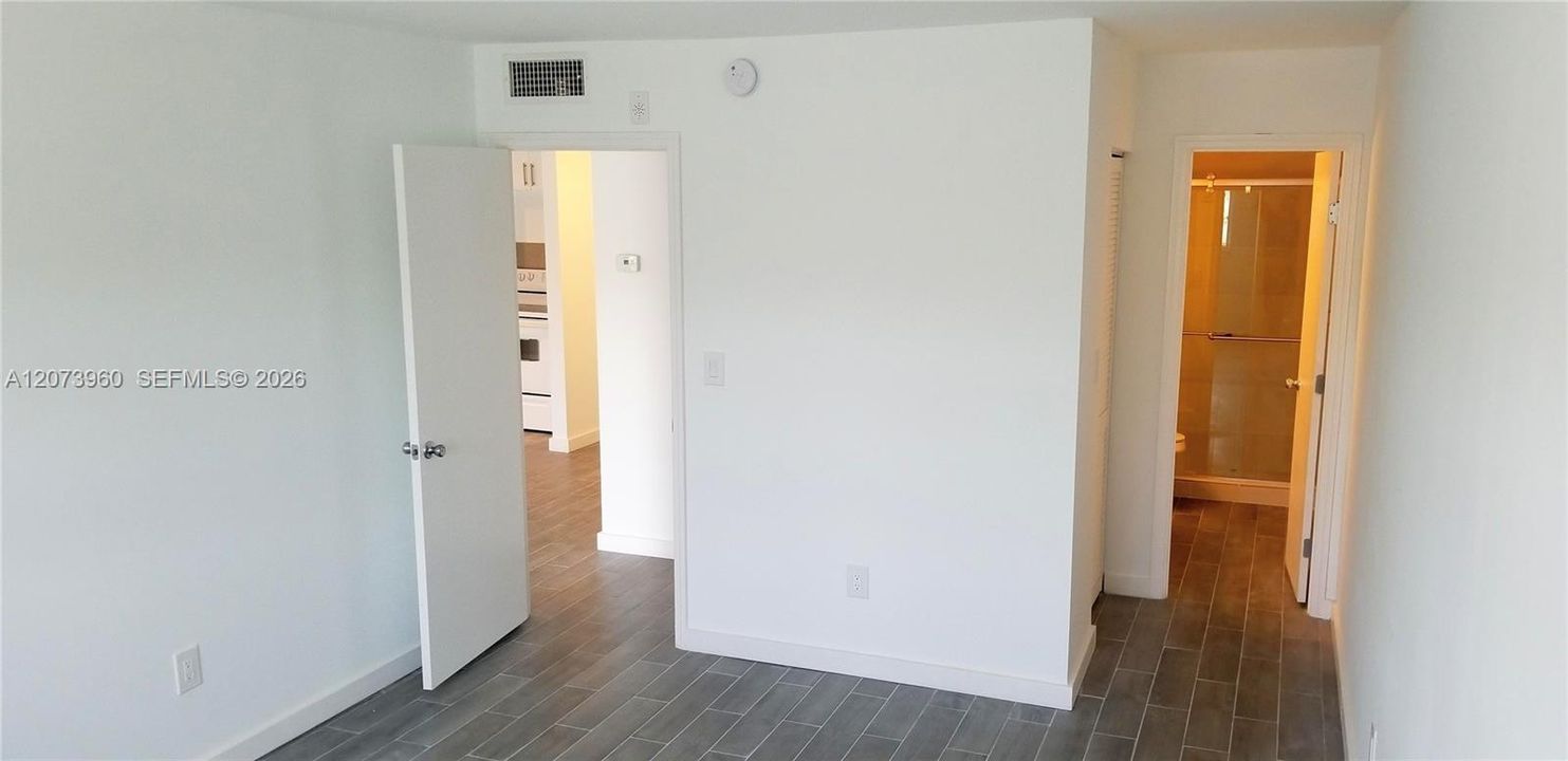 For Sale: $173,950 (1 beds, 1 baths, 740 Square Feet)
