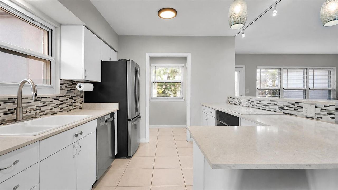 935 Chat kitchen