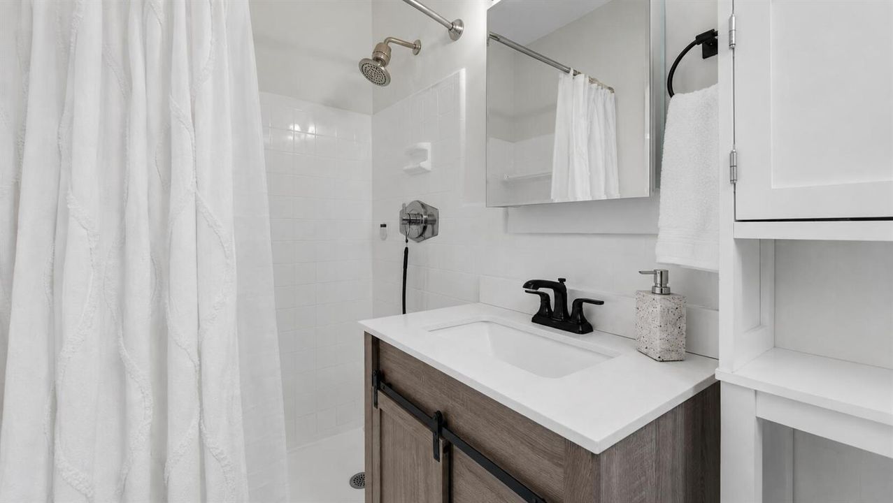 935 Chat master shower