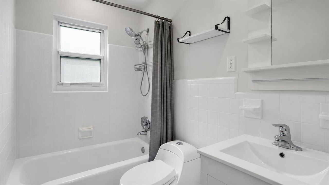 935 Chat guest bathroom 2