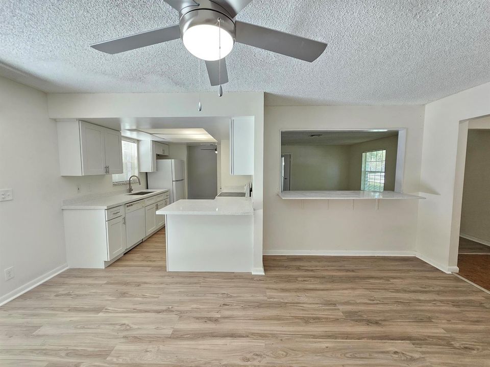 Family Room (4)