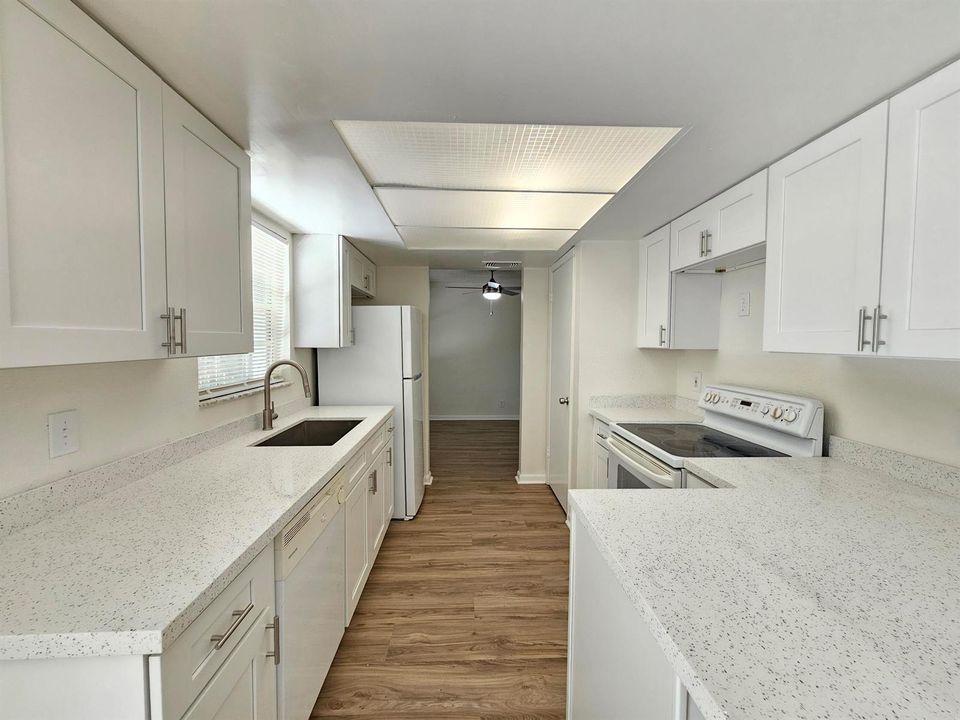 Kitchen (2)