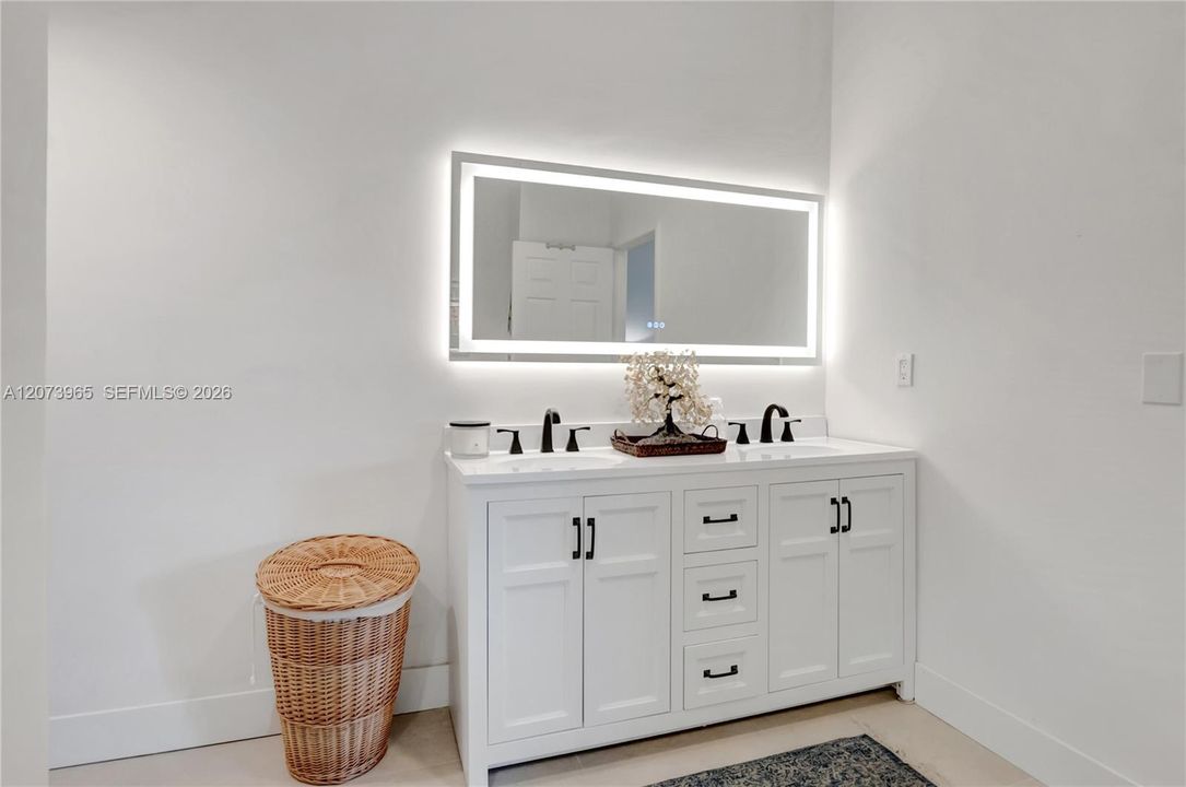 For Rent: $4,950 (3 beds, 2 baths, 1629 Square Feet)