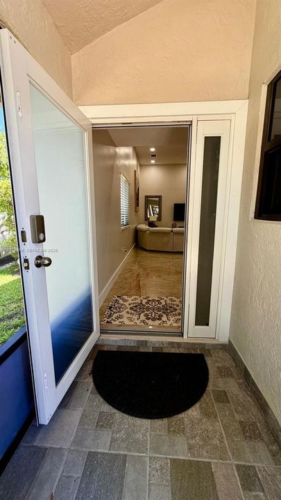 En Venta: $350,000 (2 camas, 2 baños, 1281 Pies cuadrados)