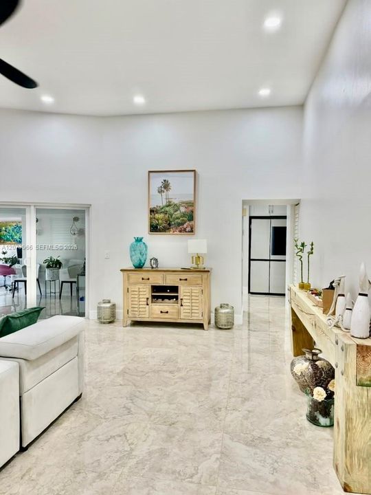 En Venta: $350,000 (2 camas, 2 baños, 1281 Pies cuadrados)