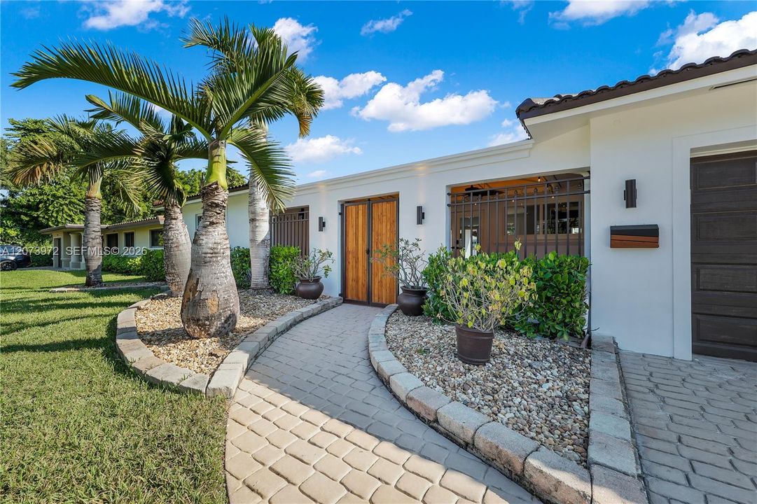 For Sale: $1,499,000 (3 beds, 3 baths, 1564 Square Feet)