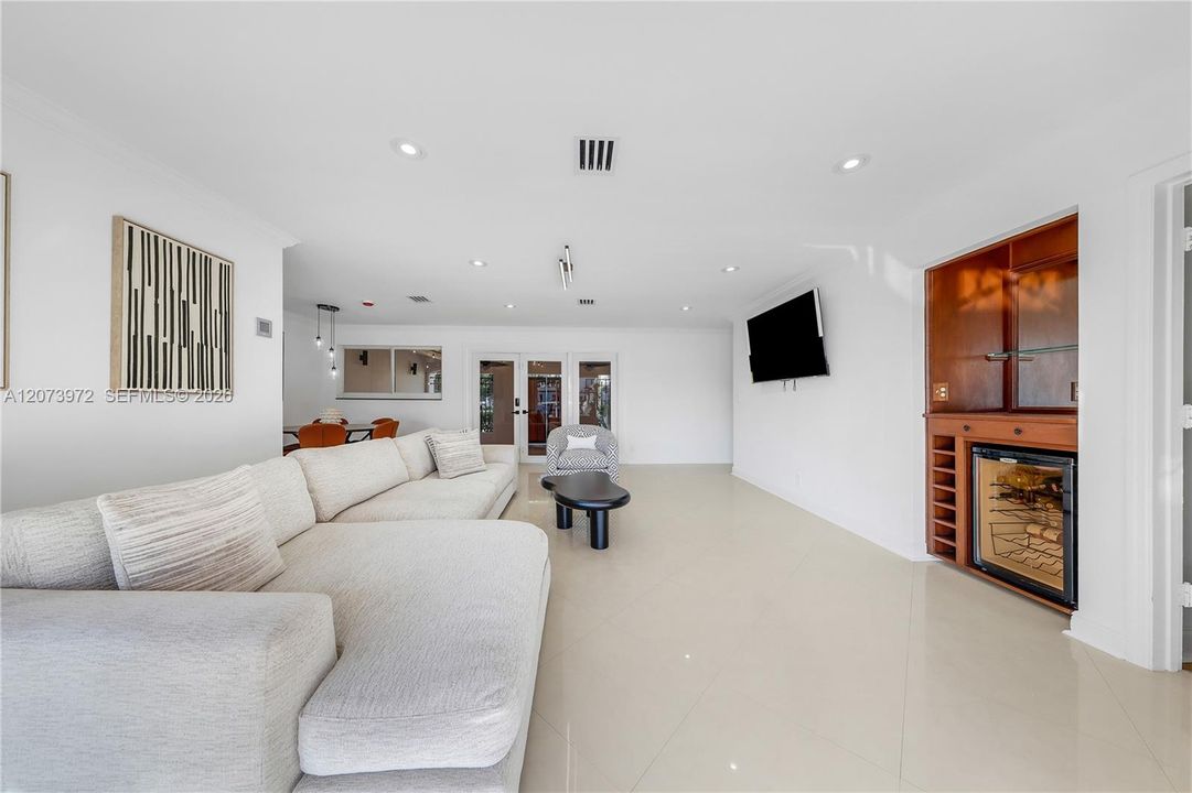 For Sale: $1,499,000 (3 beds, 3 baths, 1564 Square Feet)