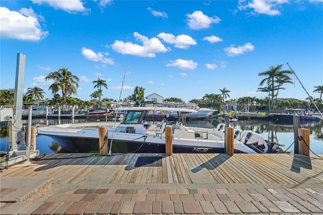 For Sale: $1,499,000 (3 beds, 3 baths, 1564 Square Feet)