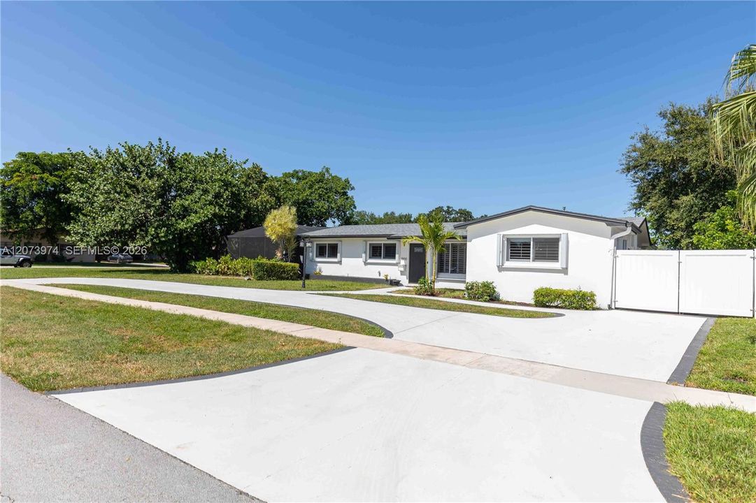 For Rent: $5,500 (5 beds, 2 baths, 2244 Square Feet)