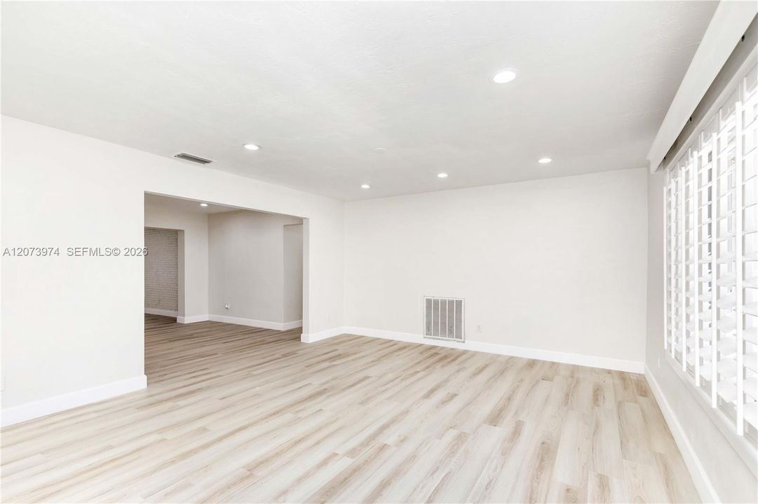 For Rent: $5,500 (5 beds, 2 baths, 2244 Square Feet)