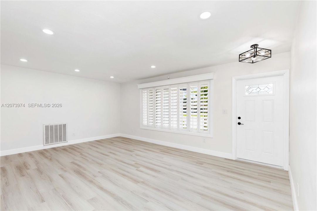 For Rent: $5,500 (5 beds, 2 baths, 2244 Square Feet)